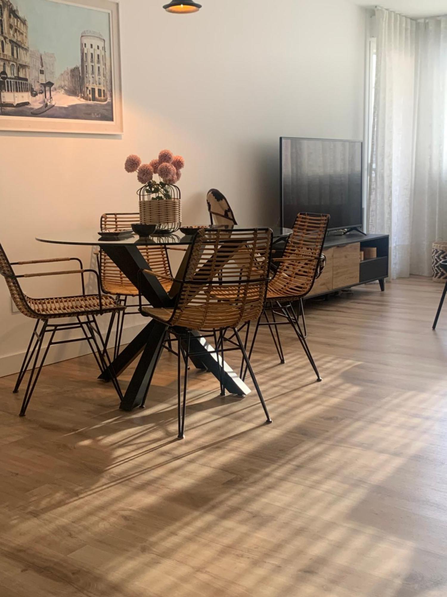 Urban Apartment *
